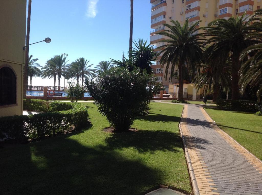 Apartamentos Centro Internacional Algarrobo-Costa Bagian luar foto
